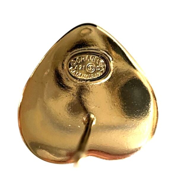 Gold CHANEL Heart Stud Earrings A21 (CHXX021) - Picture 7 of 8